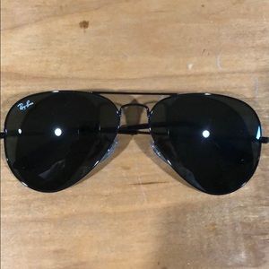 Ray Ban Aviators - Black Frame, Black Lens